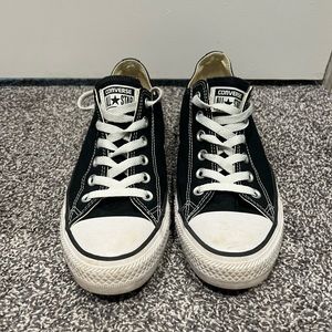 Chuck Taylor All Star Classic
UNISEX LOW TOP SHOE Size 9.5